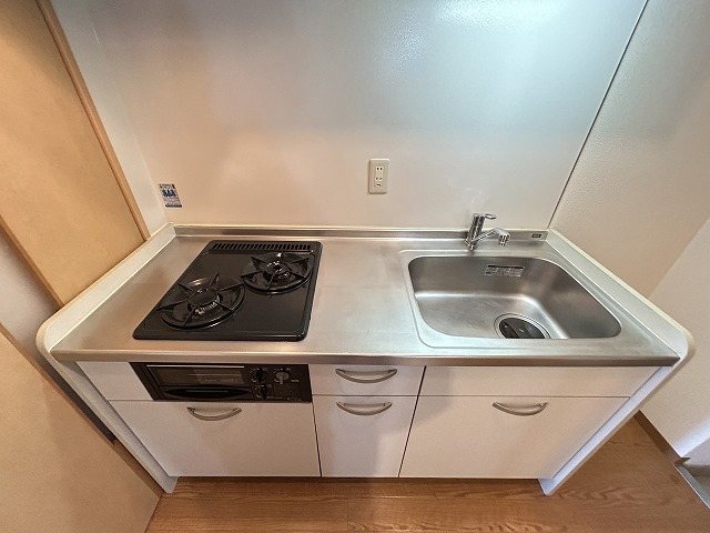 キッチン　同物件別部屋の写真