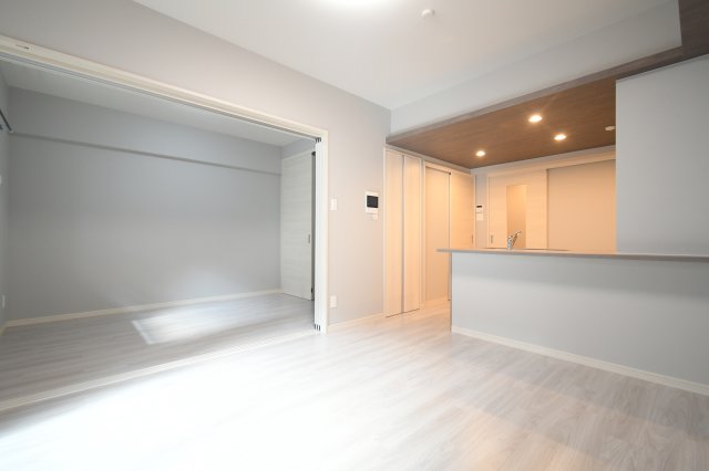 ウイングス西本町の居間写真