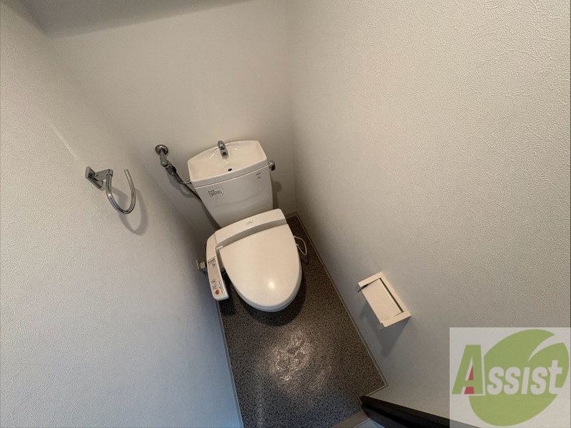 トイレ　ウォシュレット機能がついたトイレです。安心して使用できます。