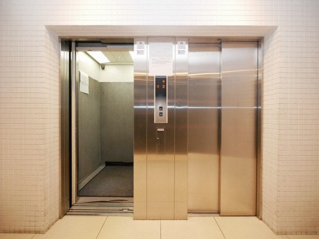 地下鉄東西線 バスセンター前駅 徒歩4分 15階建 築19年の外観写真