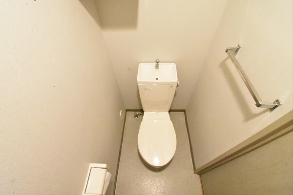 京王線 飛田給駅 徒歩3分 4階建 築25年のトイレ写真