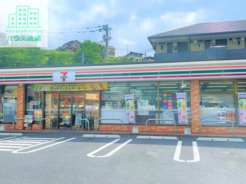 コンビニ　セブンイレブン諫早久山台店（コンビニ）まで736m