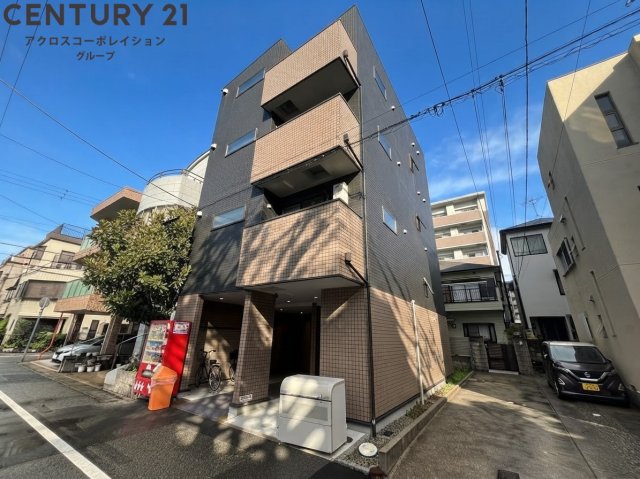 建物外観　オートロックで外部の人間が簡単に出入りできないため安心です。