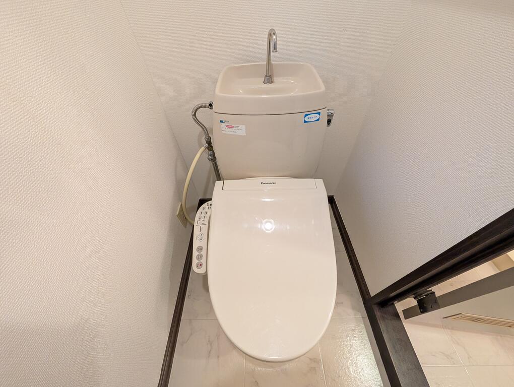 トイレ　温水便座付きトイレ