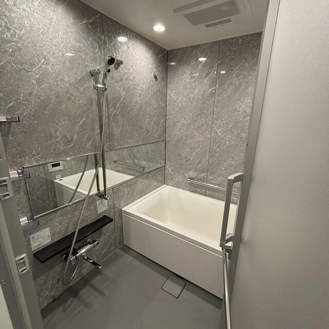 バス・シャワールーム　※写真は同タイプ住戸です。