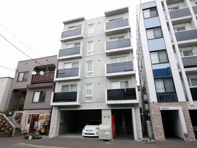 建物外観　★オシャレなデザイナーズMS！★市電地下鉄の利用可能で便利！