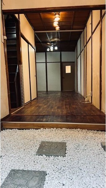 旭区今市戸建の玄関写真