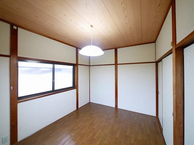その他部屋・スペース　落ち着いた色調の寝室です