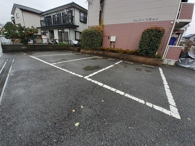 駐車場　駐車場があるので、車を買う予定の方も安心です