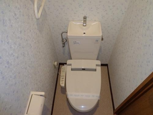 トイレ　ウォシュレット付きの洋式トイレです♪