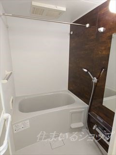 バス・シャワールーム　追い焚き・浴室暖房乾燥機・手すりあり