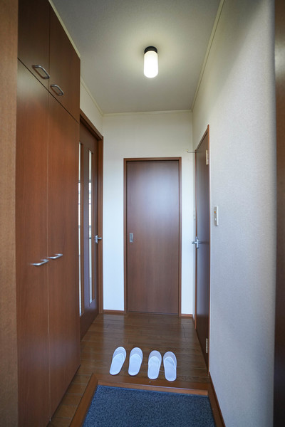 玄関　同じ敷地内の別の部屋