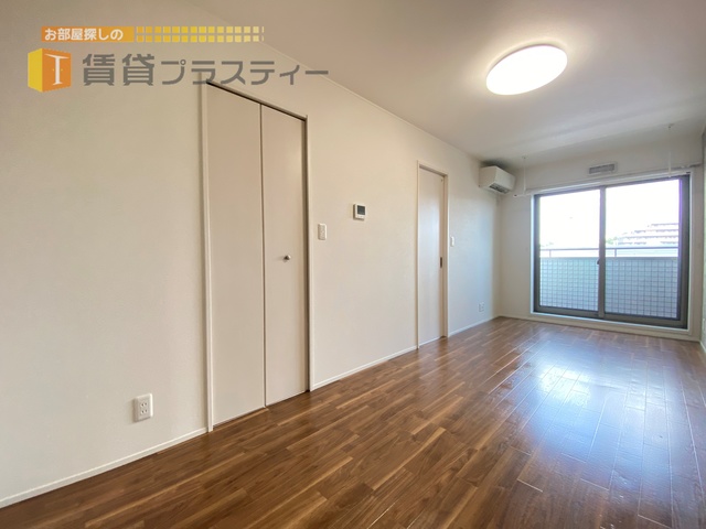 居室・リビング　反転タイプの参考写真です。