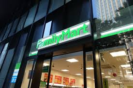 コンビニ　ファミリーマート Dタワー西新宿店（コンビニ）まで214m
