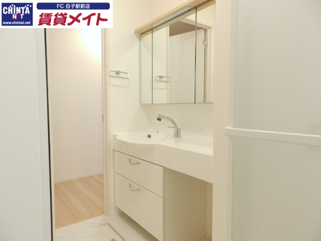 洗面設備　同型参考写真