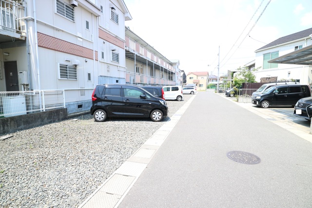 【倉敷市東富井のアパートの駐車場】