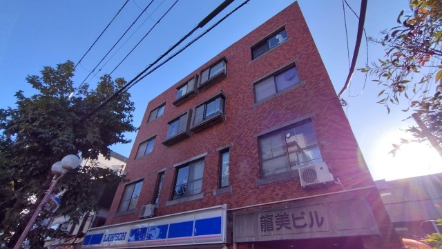 神戸市須磨区月見山本町のマンションの建物外観