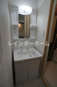 【船橋市東中山のアパートの洗面設備】