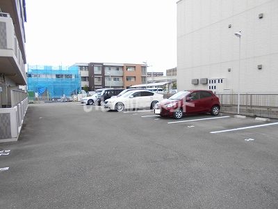 【奈良市大森町のマンションの駐車場】
