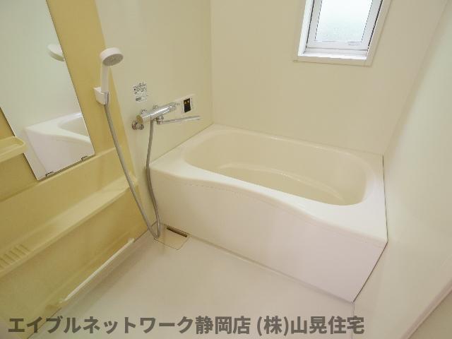 バス・シャワールーム　お風呂で日々の疲れを落としましょう