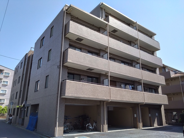 SATOMI1番館の建物外観