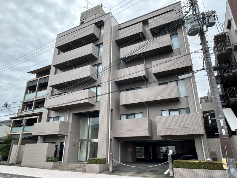 京都市左京区岡崎西天王町のマンションの建物外観