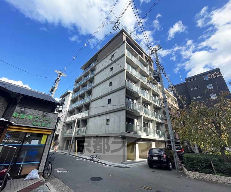 京都市下京区材木町のマンションの建物外観