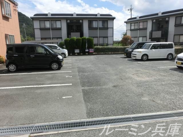 【彩の駐車場】