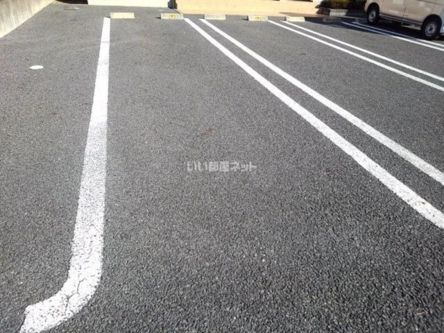 【栃木市大宮町のアパートの駐車場】