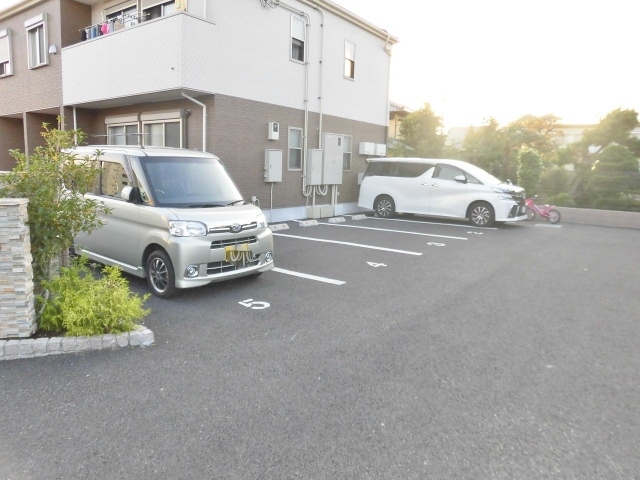 【大和市上和田のアパートの駐車場】