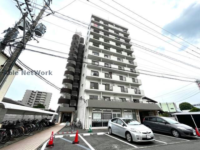 【熊本市西区春日のマンションの建物外観】