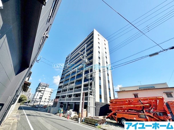 【北九州市八幡西区陣原のマンションの建物外観】