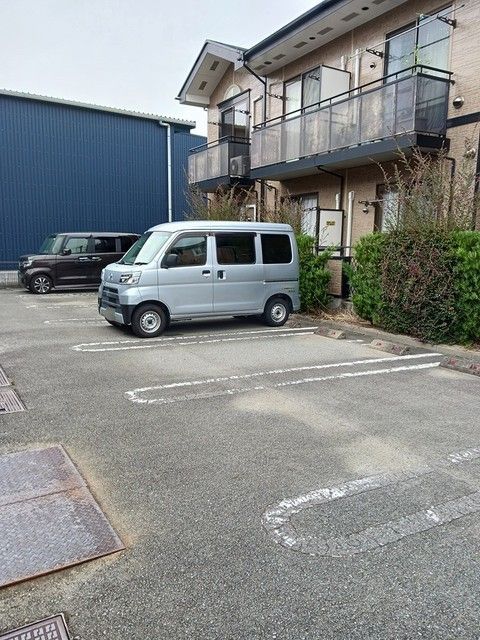 【エアリーヴィラ参番館の駐車場】