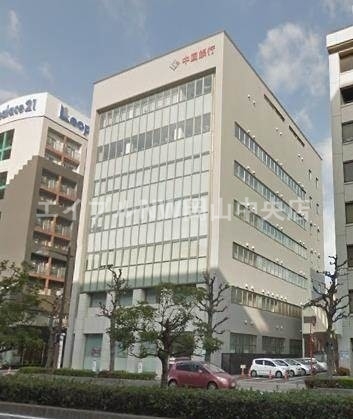 【岡山市北区柳町のマンションの銀行】