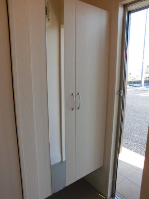 ミッドパレス IIの玄関写真