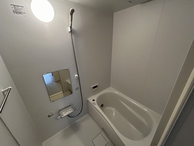 バス・シャワールーム　お風呂です ※反転の場合がございます