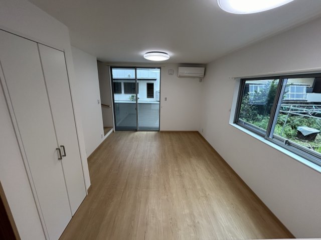 居室・リビング　ゆったり過ごせるリビングです ※反転の場合がございます