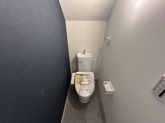 トイレ　ゆったりとした空間のトイレです ※反転の場合がございます