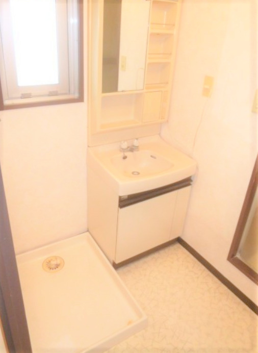 洗面設備　ゆったりとスペースのある洗面所