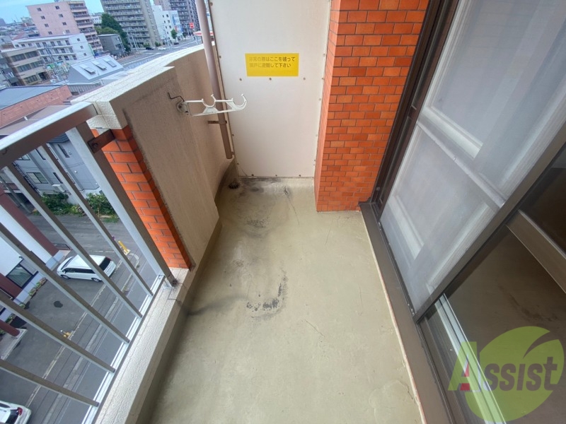 バルコニー　バルコニーです。洗濯物を干したり一息ついたりできますね！