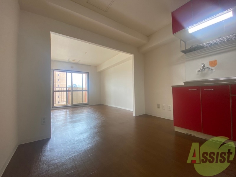 居室・リビング　４．５帖のダイニングキッチンです。明るい印象ですね～