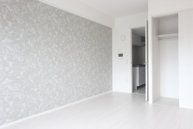 居室・リビング　同物件、別号室のものです。