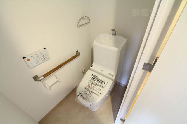 トイレ　お手洗い、ウォシュレット完備