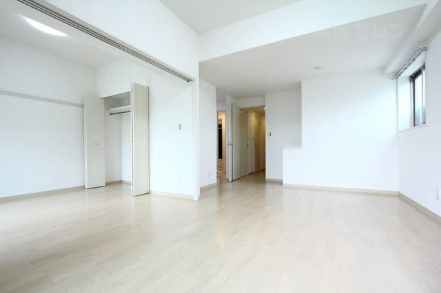 その他部屋・スペース　仕切りを外せば大きなリビングの１ＬＤＫに。