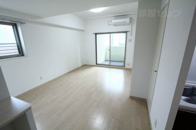 居室・リビング　リビング、広くて日当たりも良好