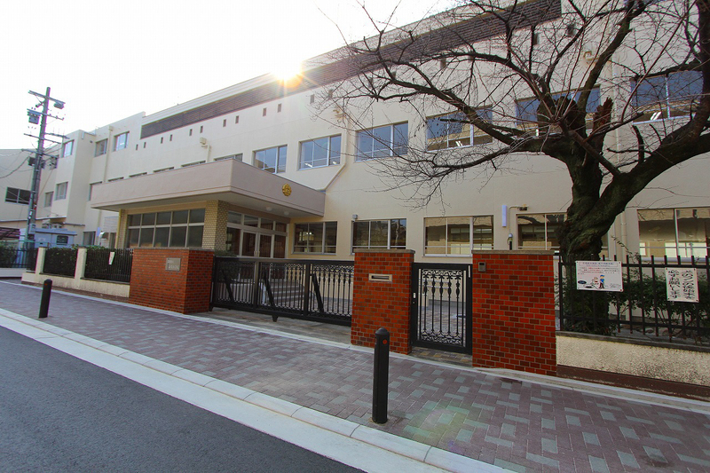 小学校　山吹小学校（小学校）まで560m