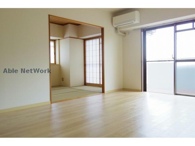 居室・リビング　※同物件別部屋の写真です。