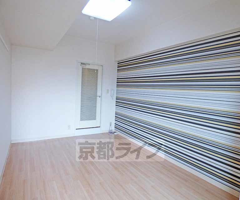 居室・リビング　広々とした室内です。