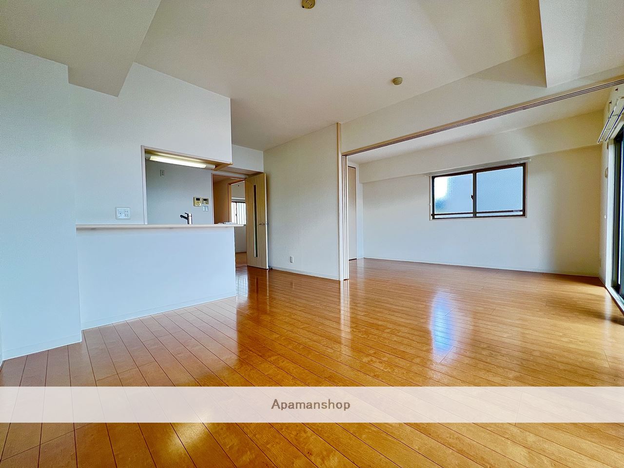 居室・リビング　同物件別部屋です