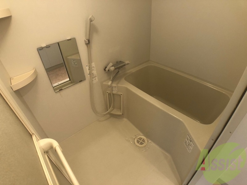 バス・シャワールーム　バスルームはこちらです。広々としてゆったり休めます。